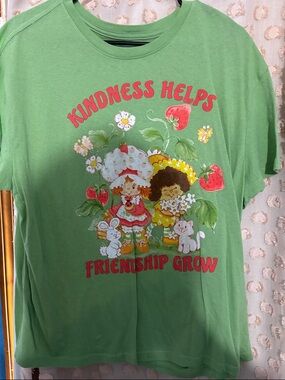 Strawberry Shortcake Kindness Helps' Graphic Tee